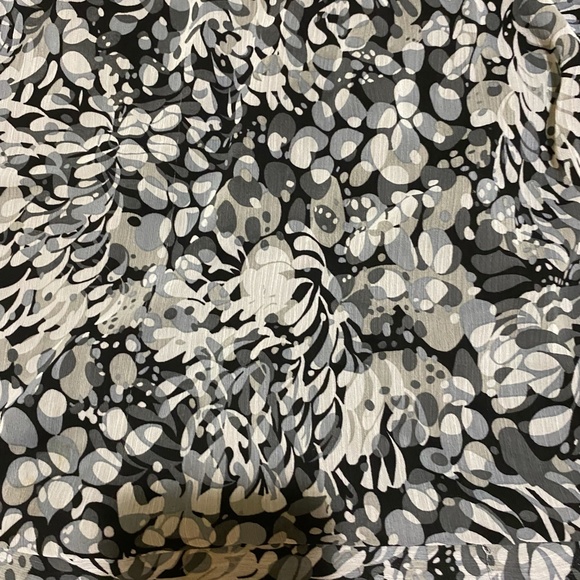 Large grey designed blouse - Picture 3 of 3